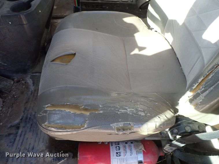 image for item DB7558 2000 International 9400i semi truck