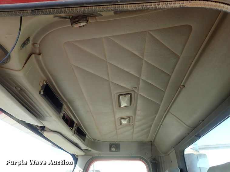 image for item DB7558 2000 International 9400i semi truck