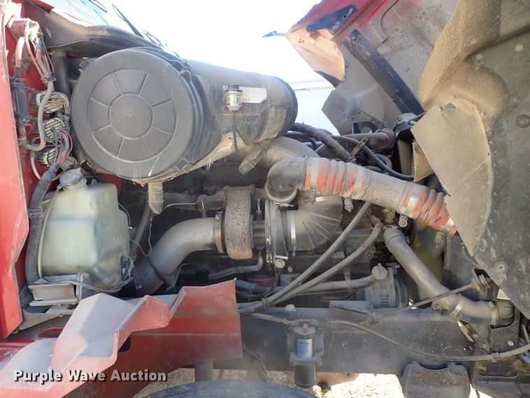 image for item DB7558 2000 International 9400i semi truck