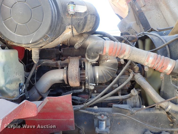 image for item DB7558 2000 International 9400i semi truck