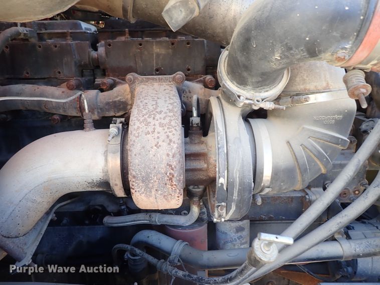 image for item DB7558 2000 International 9400i semi truck