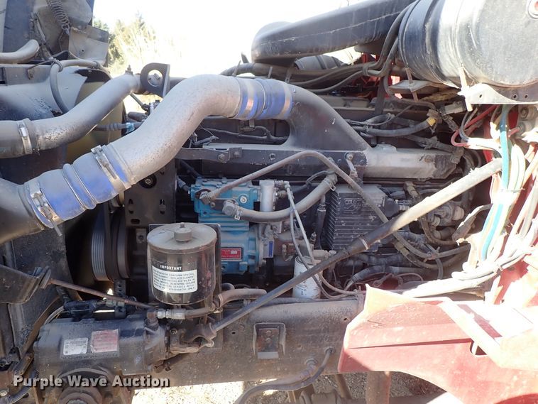 image for item DB7558 2000 International 9400i semi truck