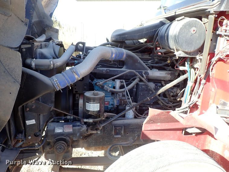 image for item DB7558 2000 International 9400i semi truck