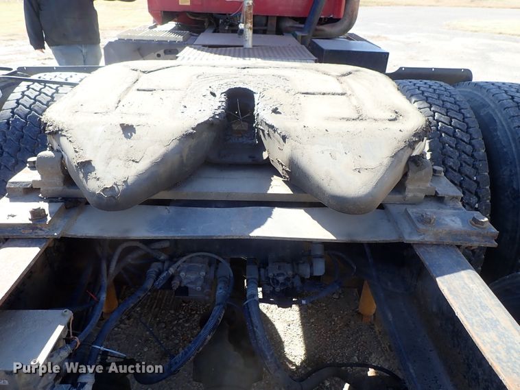 image for item DB7558 2000 International 9400i semi truck