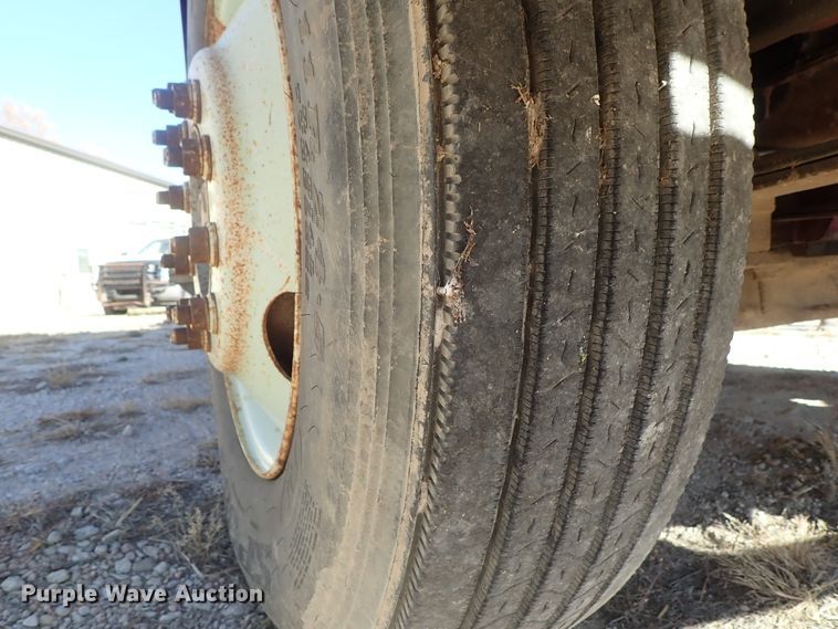 image for item DB7558 2000 International 9400i semi truck