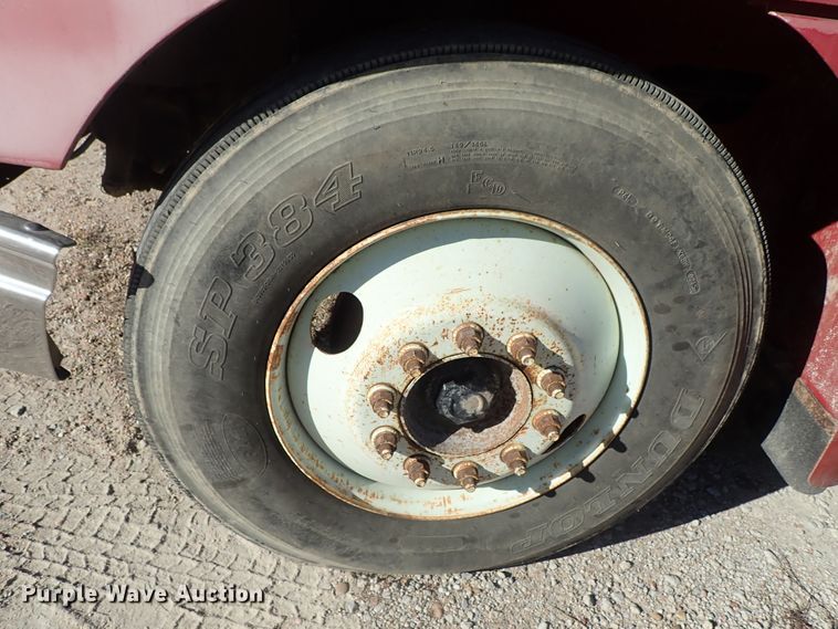 image for item DB7558 2000 International 9400i semi truck