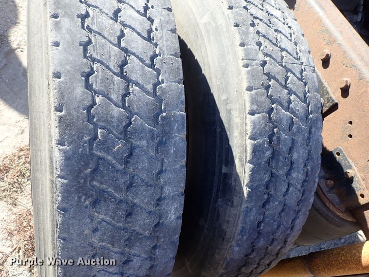 image for item DB7558 2000 International 9400i semi truck