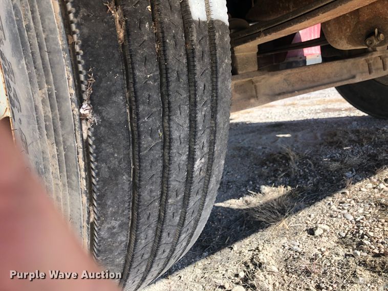 image for item DB7558 2000 International 9400i semi truck