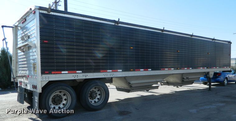 image for item DE4363 2010 Timpte double hopper bottom grain trailer