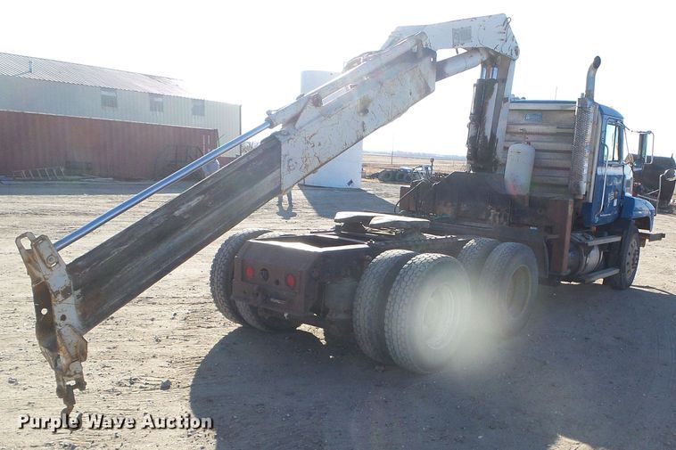 image for item DG0395 1998 Mack CH613 crane truck