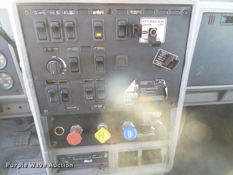 image for item DG0395 1998 Mack CH613 crane truck