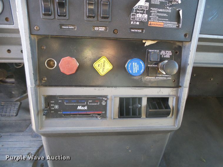 image for item DG0395 1998 Mack CH613 crane truck