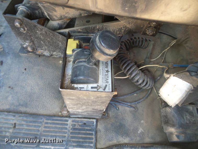 image for item DG0395 1998 Mack CH613 crane truck