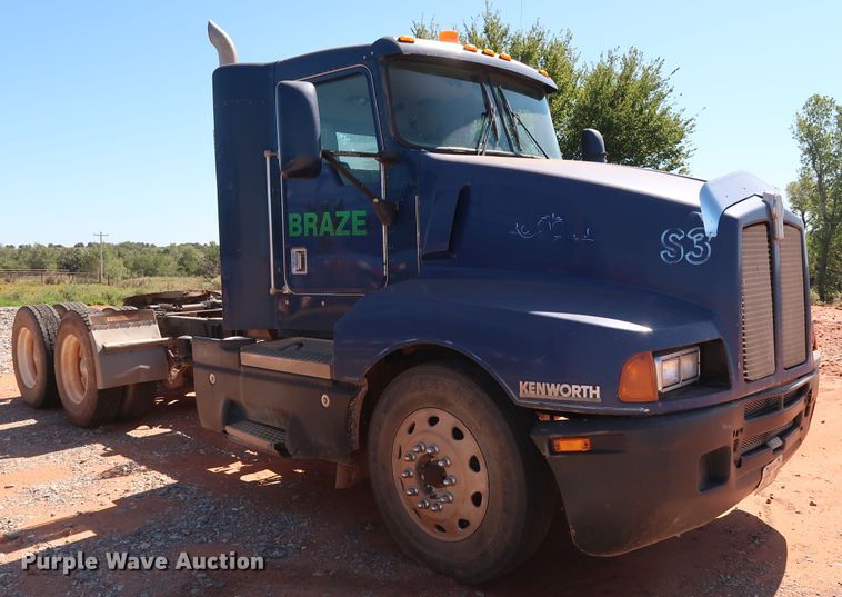 image for item DG4229 1998 Kenworth T600 semi truck