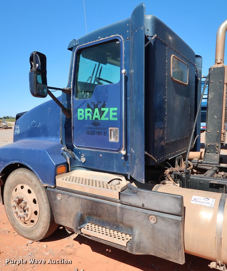 image for item DG4229 1998 Kenworth T600 semi truck