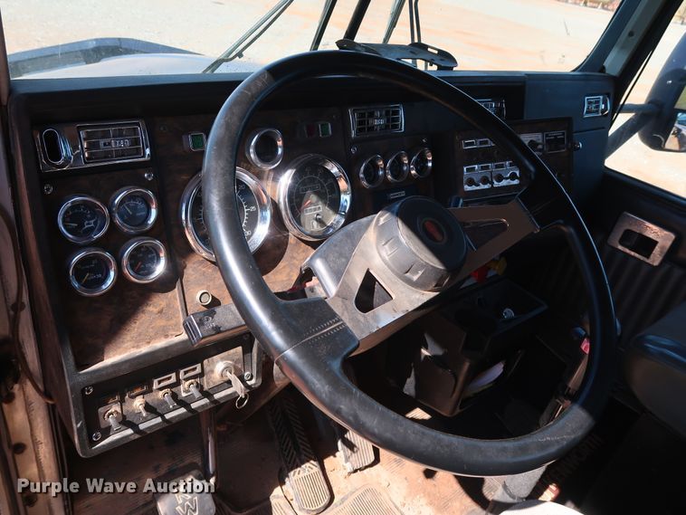 image for item DG4229 1998 Kenworth T600 semi truck