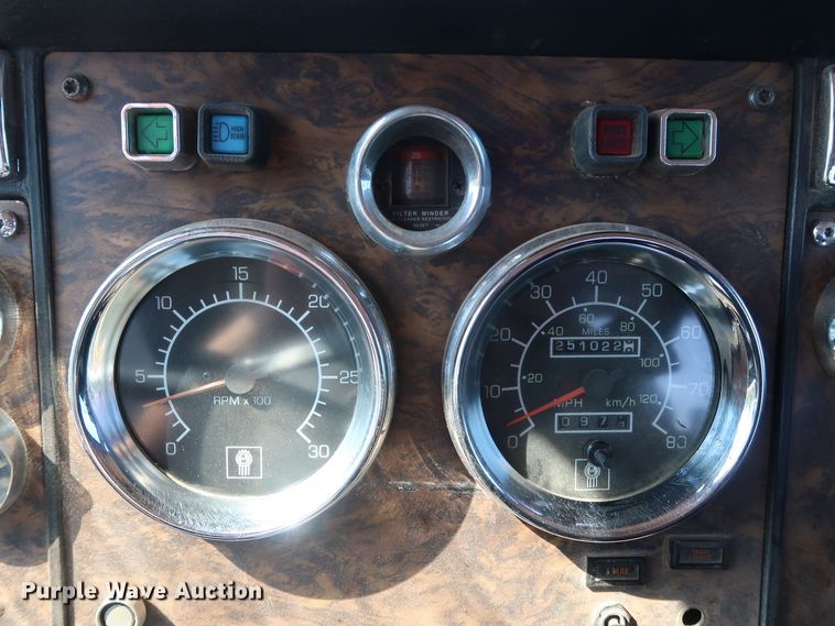 image for item DG4229 1998 Kenworth T600 semi truck