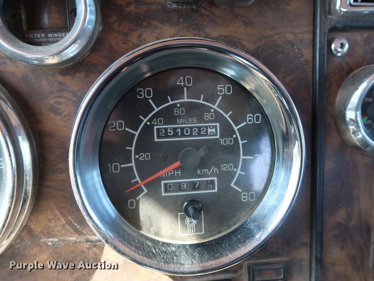 image for item DG4229 1998 Kenworth T600 semi truck