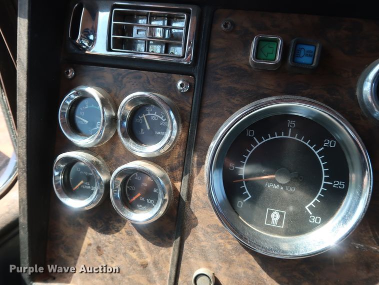 image for item DG4229 1998 Kenworth T600 semi truck