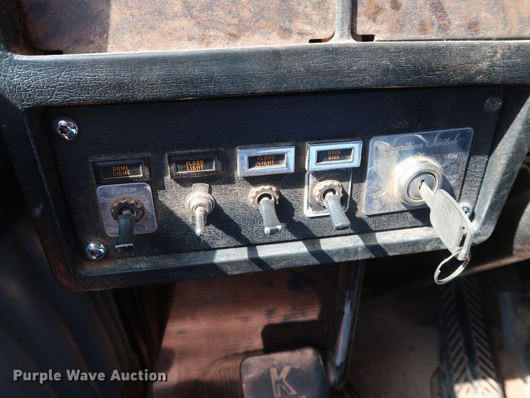 image for item DG4229 1998 Kenworth T600 semi truck