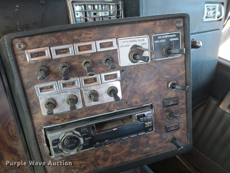 image for item DG4229 1998 Kenworth T600 semi truck