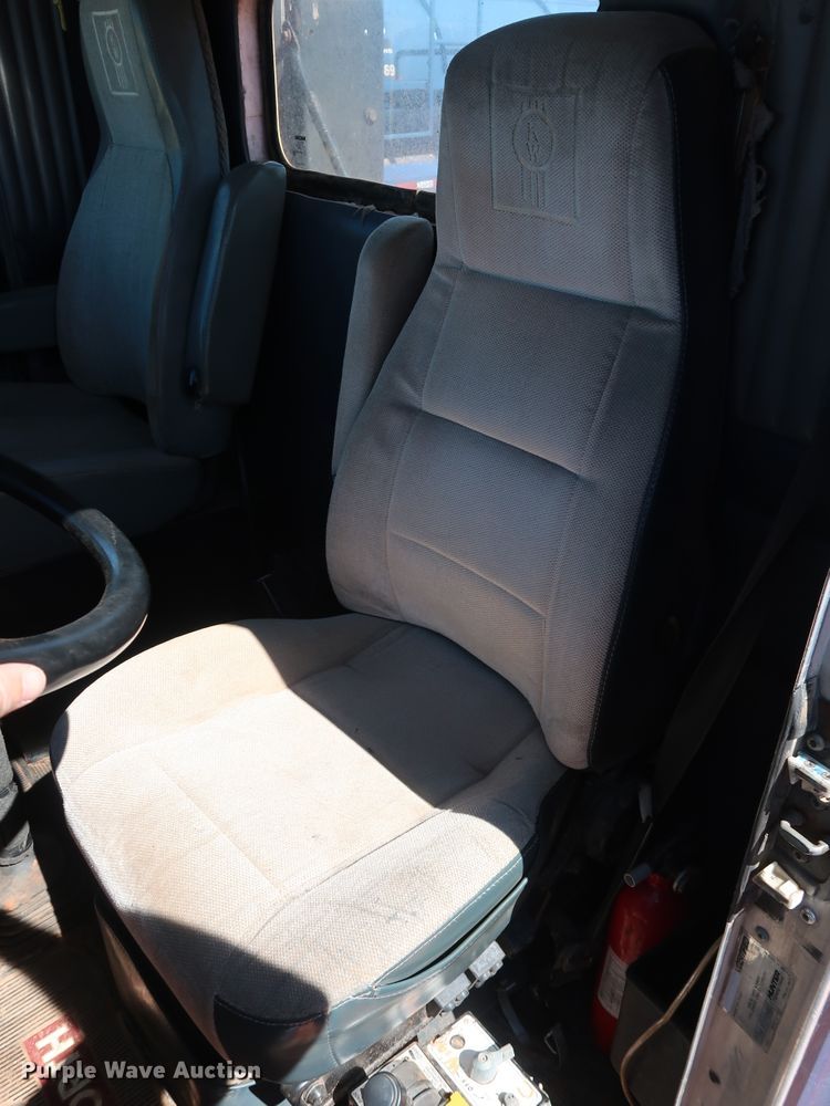 image for item DG4229 1998 Kenworth T600 semi truck