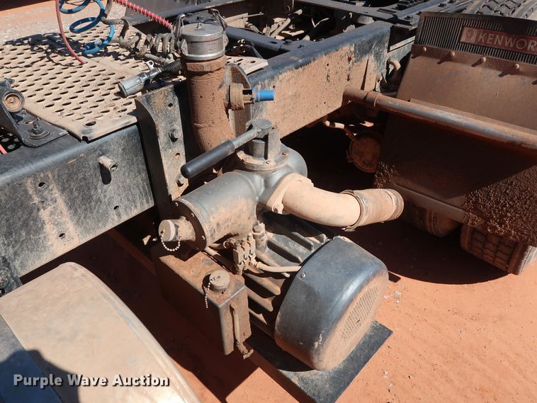 image for item DG4229 1998 Kenworth T600 semi truck