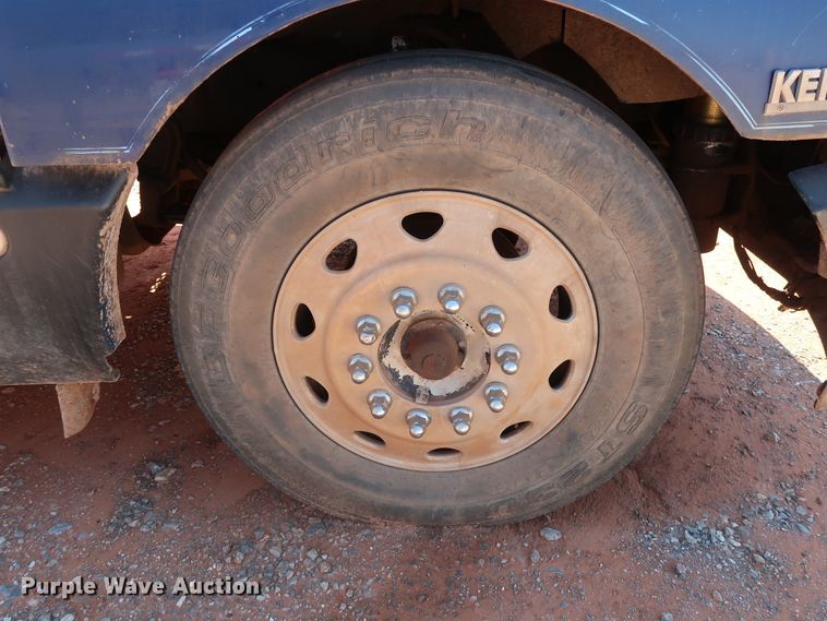 image for item DG4229 1998 Kenworth T600 semi truck