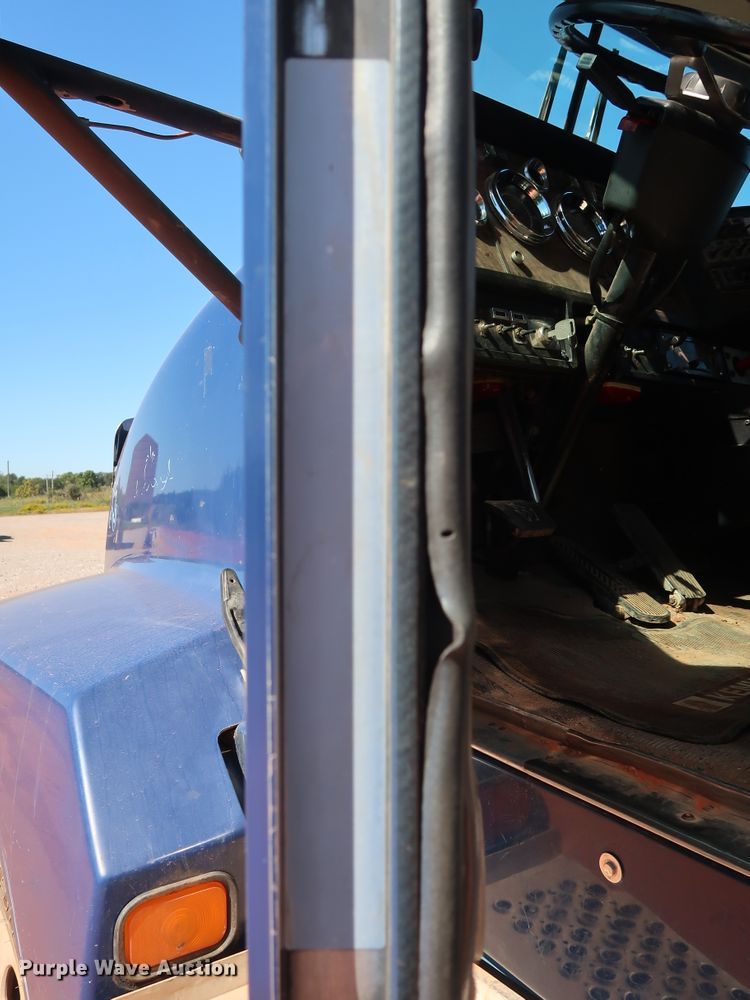 image for item DG4229 1998 Kenworth T600 semi truck