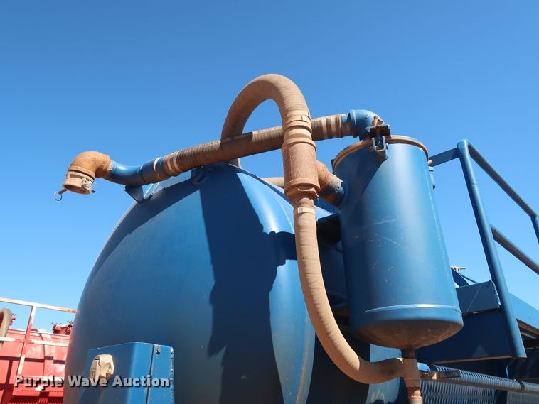 image for item DG4230 2006 Dragon vacuum tank trailer