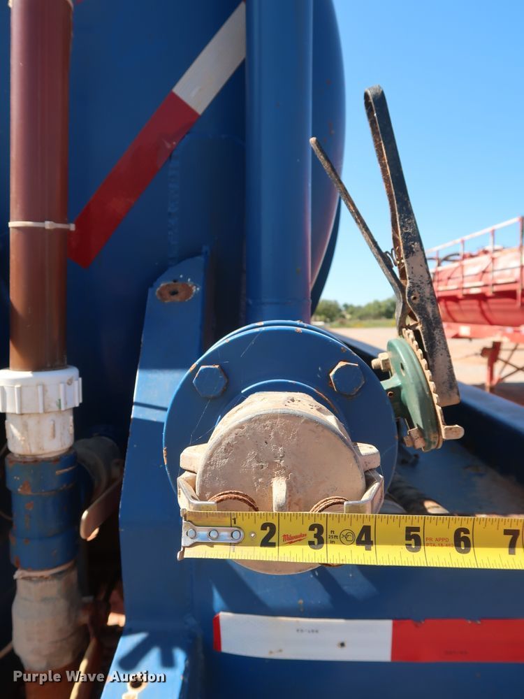 image for item DG4230 2006 Dragon vacuum tank trailer