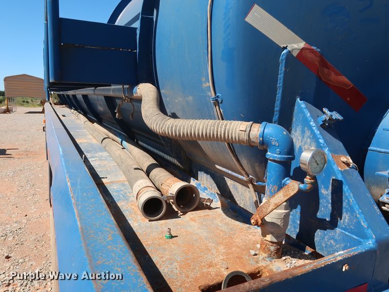 image for item DG4230 2006 Dragon vacuum tank trailer