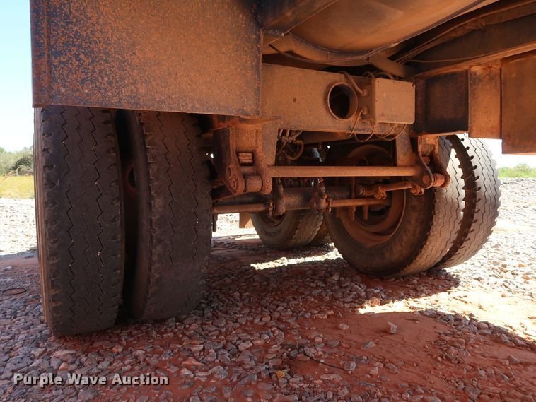 image for item DG4230 2006 Dragon vacuum tank trailer