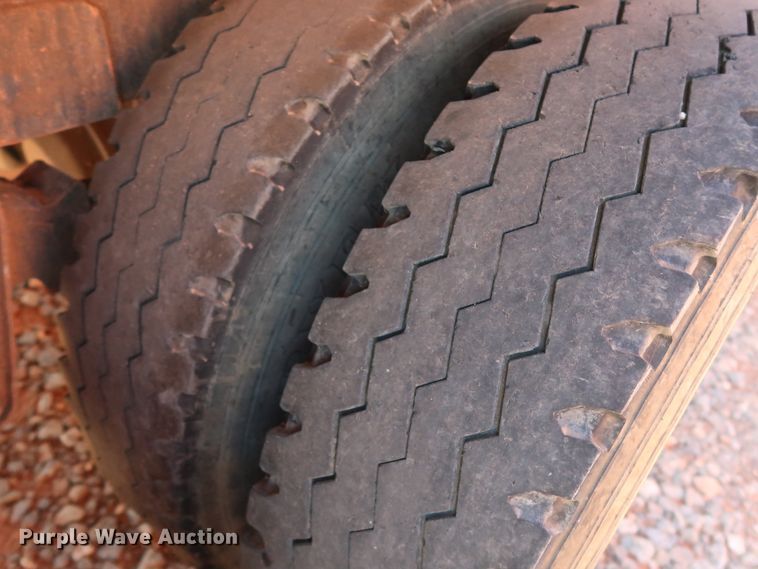 image for item DG4230 2006 Dragon vacuum tank trailer