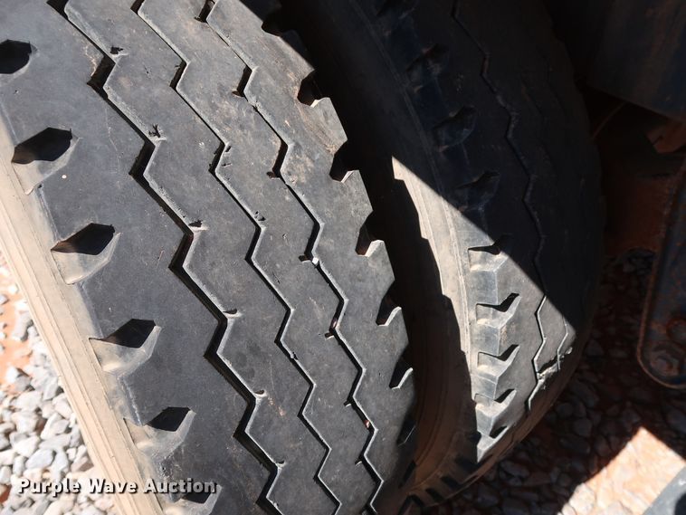 image for item DG4230 2006 Dragon vacuum tank trailer