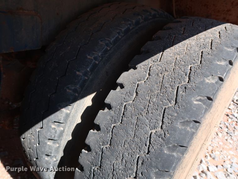 image for item DG4230 2006 Dragon vacuum tank trailer