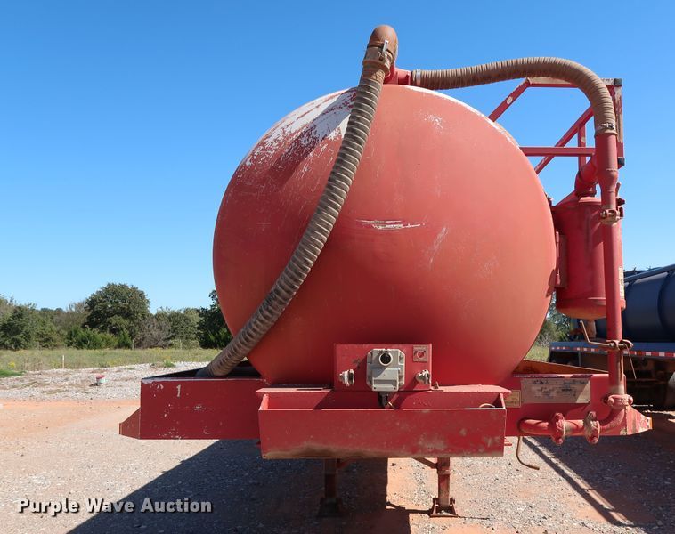 image for item DG4231 2005 VE Enterprises EV-130 vacuum tank trailer