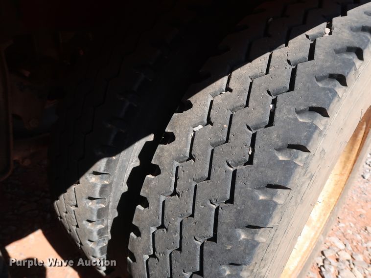 image for item DG4231 2005 VE Enterprises EV-130 vacuum tank trailer