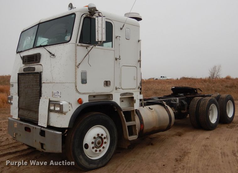 image for item DG5860 1990 Freightliner COE semi truck