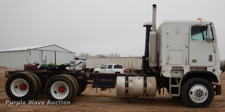 image for item DG5860 1990 Freightliner COE semi truck