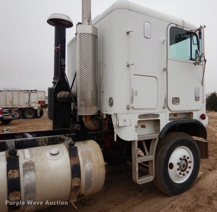 image for item DG5860 1990 Freightliner COE semi truck