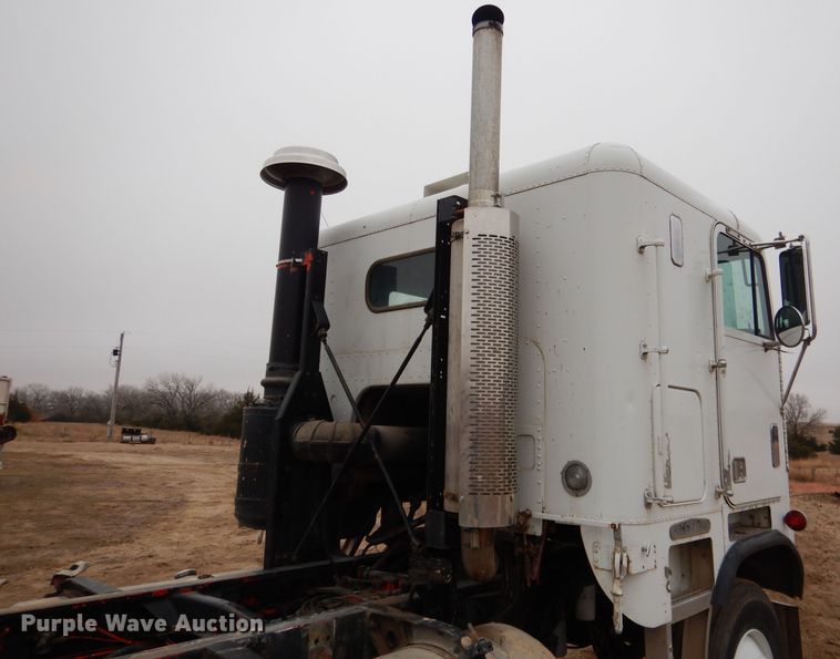 image for item DG5860 1990 Freightliner COE semi truck