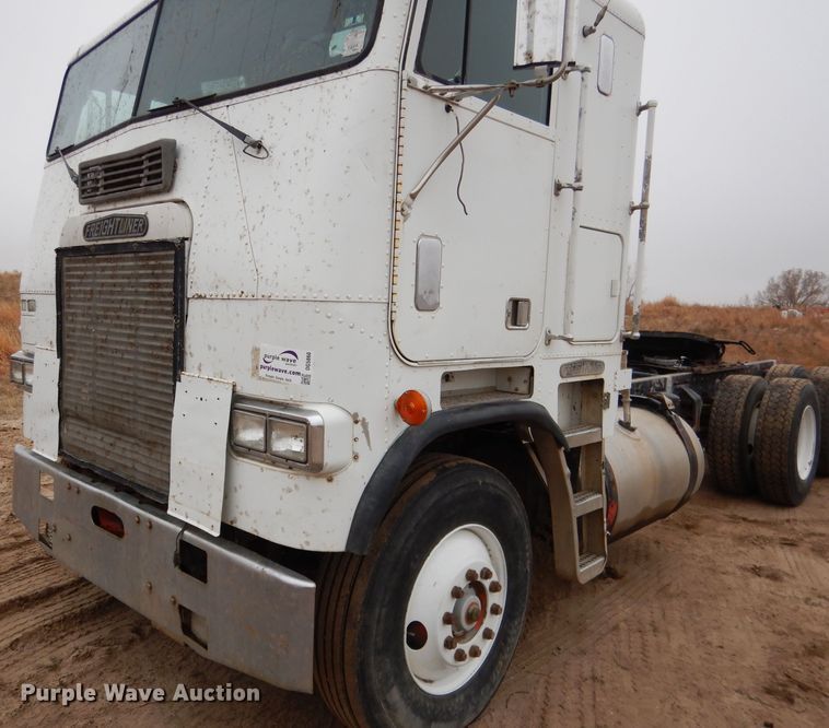 image for item DG5860 1990 Freightliner COE semi truck