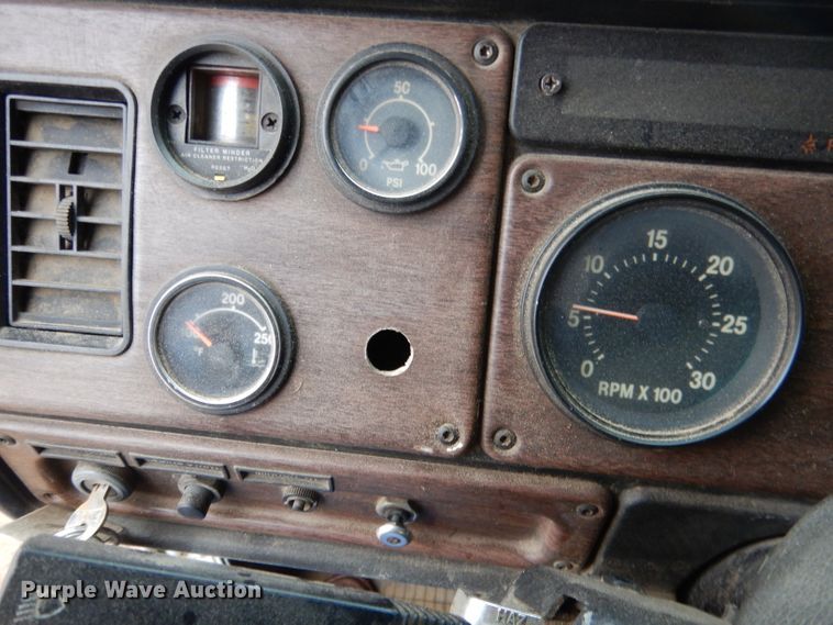 image for item DG5860 1990 Freightliner COE semi truck