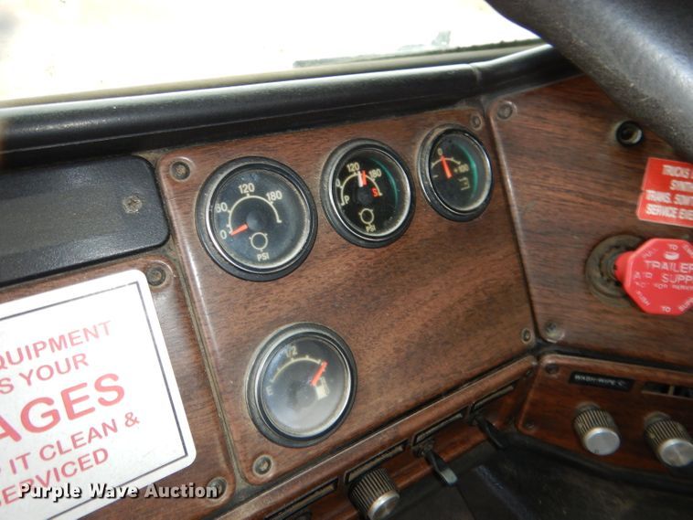 image for item DG5860 1990 Freightliner COE semi truck