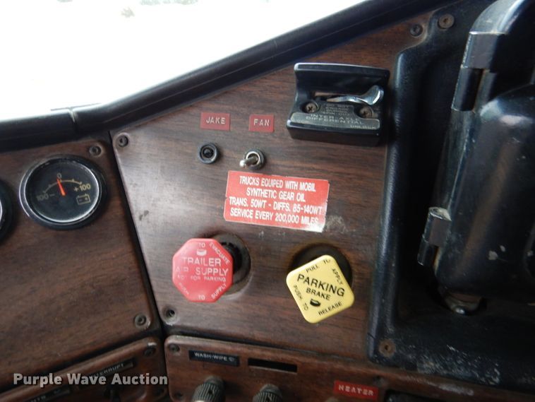 image for item DG5860 1990 Freightliner COE semi truck