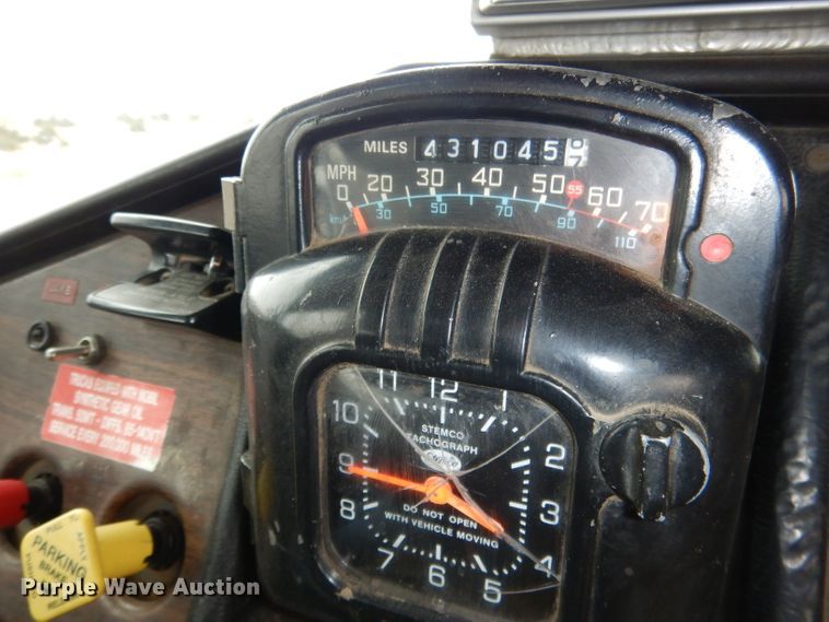 image for item DG5860 1990 Freightliner COE semi truck