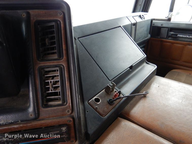 image for item DG5860 1990 Freightliner COE semi truck