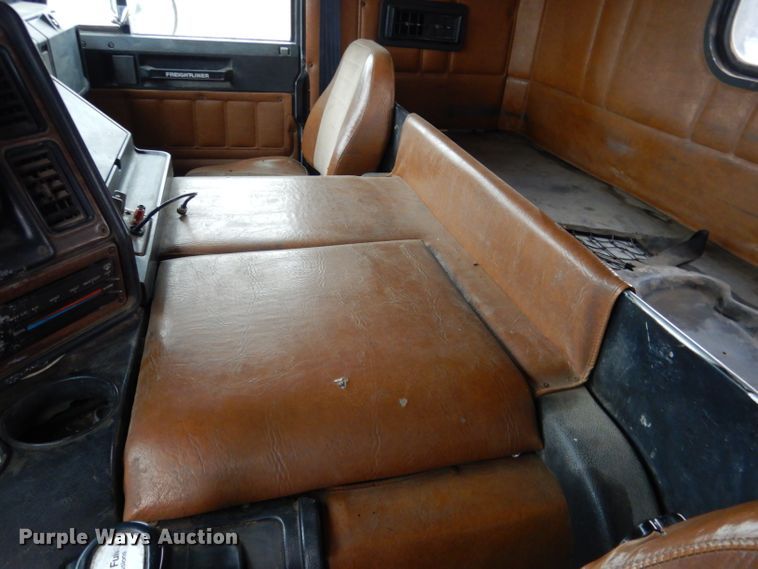 image for item DG5860 1990 Freightliner COE semi truck