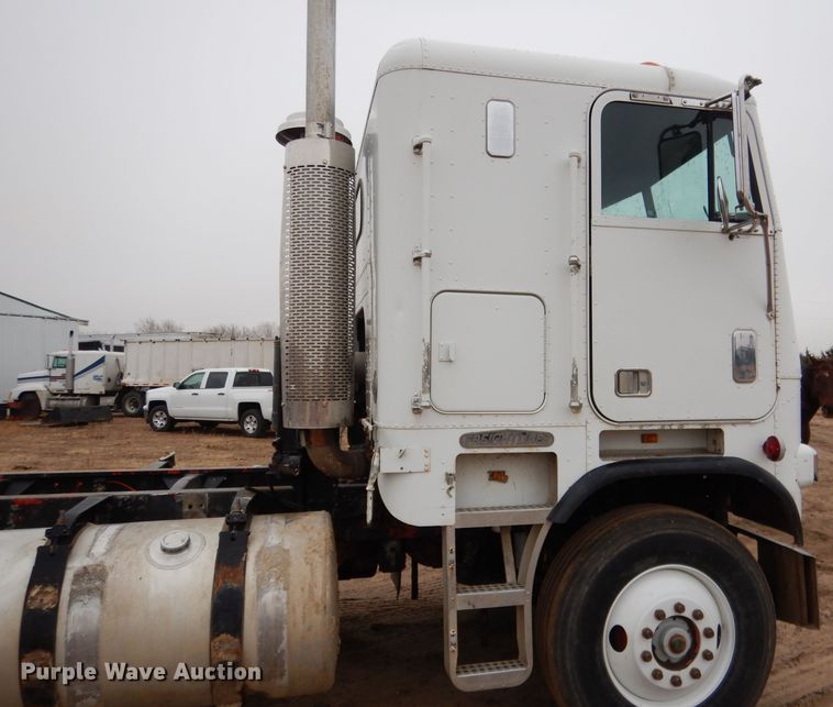 image for item DG5860 1990 Freightliner COE semi truck